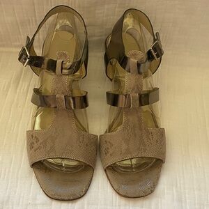 ATTILIO GIUSTI LEOMBRUNI Taupe Strappy T-Bar Sandals with Metallic Accents